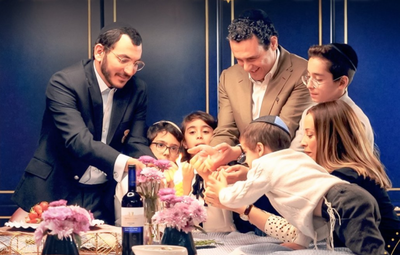 הפייטן יובל טייב במחרוזת שירי הבדלה