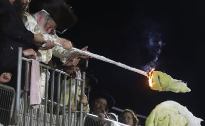 שידור חי מציון הרשב"י; מעמדי ה'הדלקות' במירון