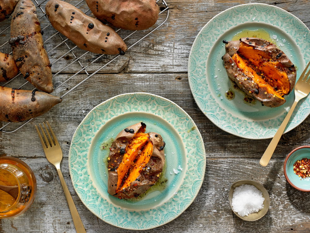 מתכון לבטטות צלויות עם דבש וחמאה חומה (חמאת אגוזים)