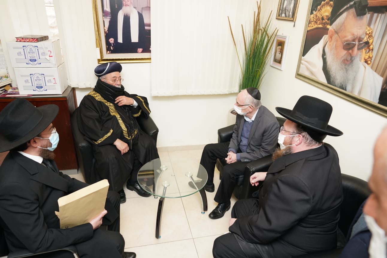 הגר"י יוסף: ניתן לשלם ביטוחים משלימים מכספי מעשר