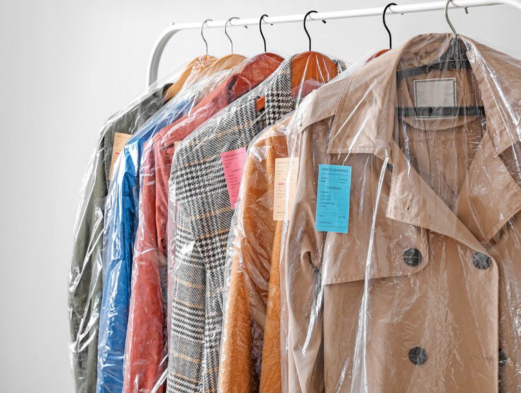 הבגדים חזרו מניקוי יבש? הסירו מיד את הניילון
