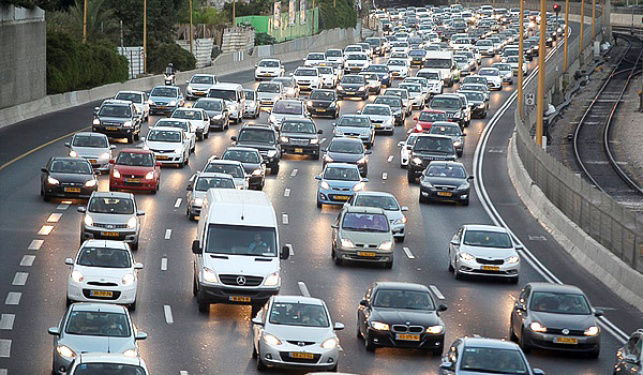 תקועים בפקקים?