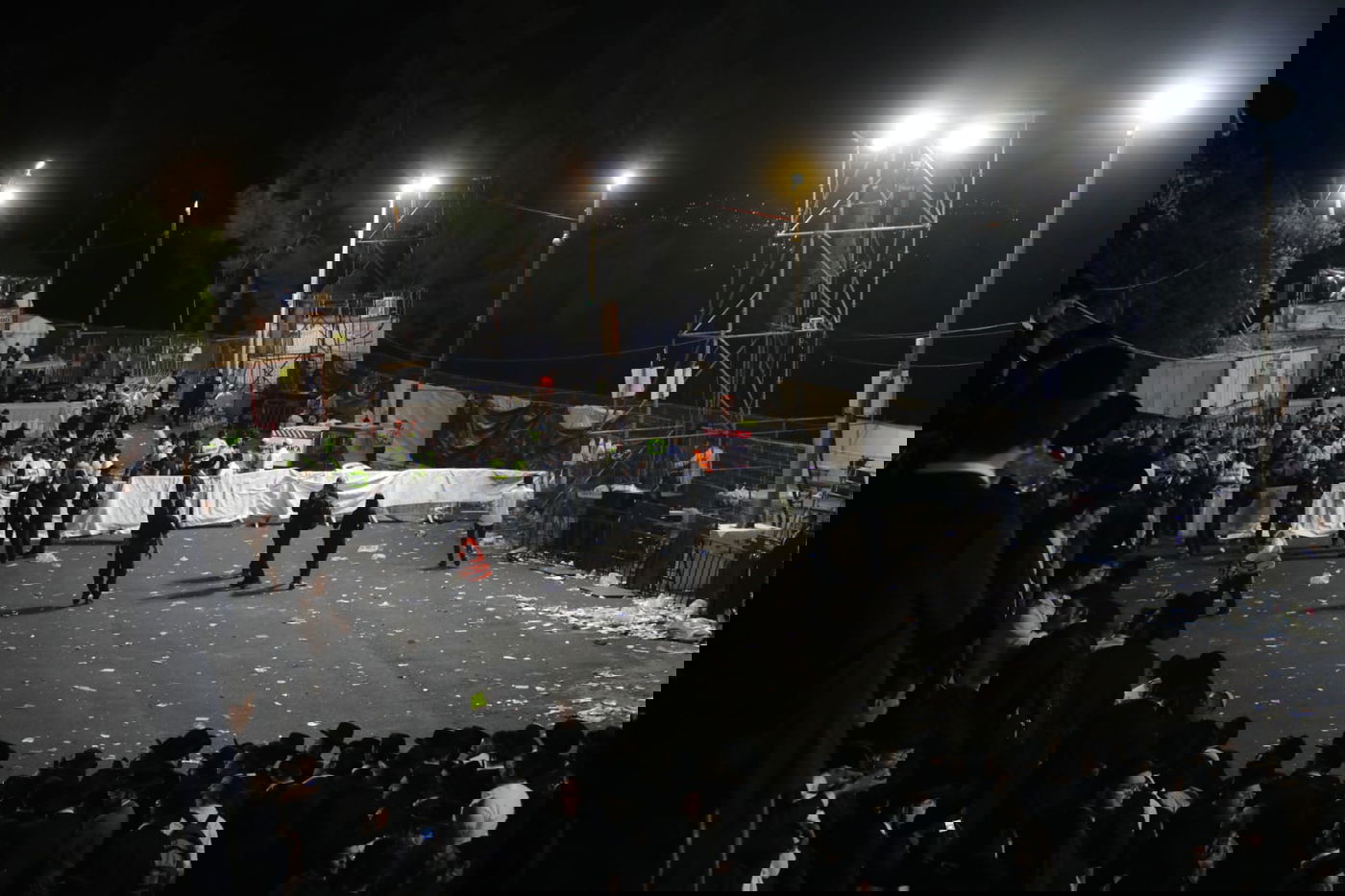 הלב שותת, ממאן להאמין: נהפך לאבל - מחולנו; אוי נא לנו