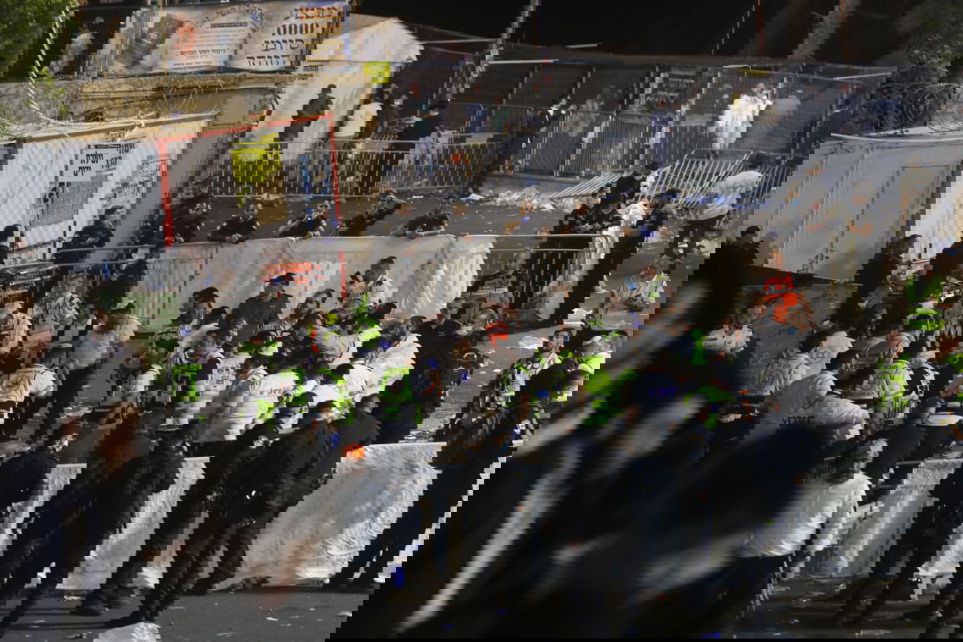 הלב שותת, ממאן להאמין: נהפך לאבל - מחולנו; אוי נא לנו