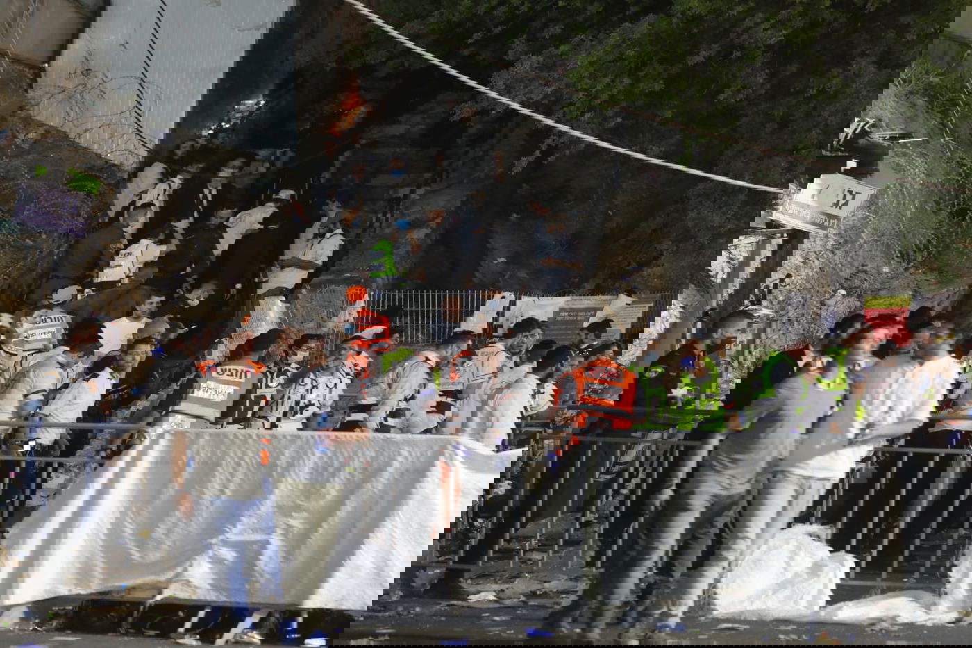 הלב שותת, ממאן להאמין: נהפך לאבל - מחולנו; אוי נא לנו