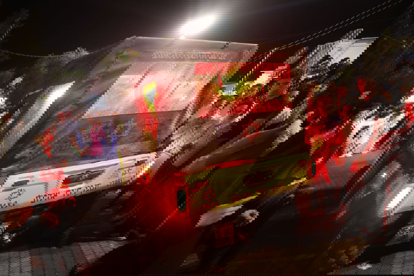 הלב שותת, ממאן להאמין: נהפך לאבל - מחולנו; אוי נא לנו