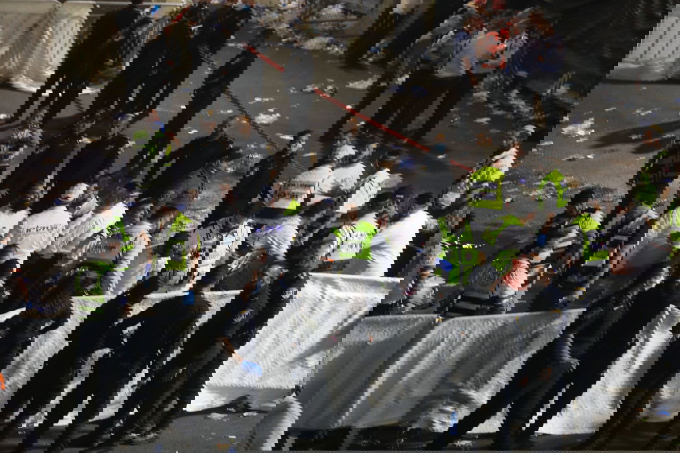 הלב שותת, ממאן להאמין: נהפך לאבל - מחולנו; אוי נא לנו