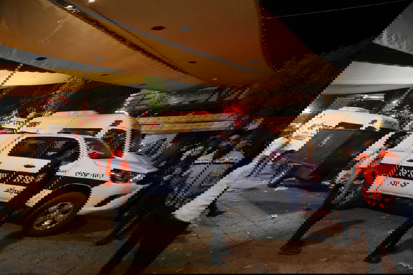 הלב שותת, ממאן להאמין: נהפך לאבל - מחולנו; אוי נא לנו