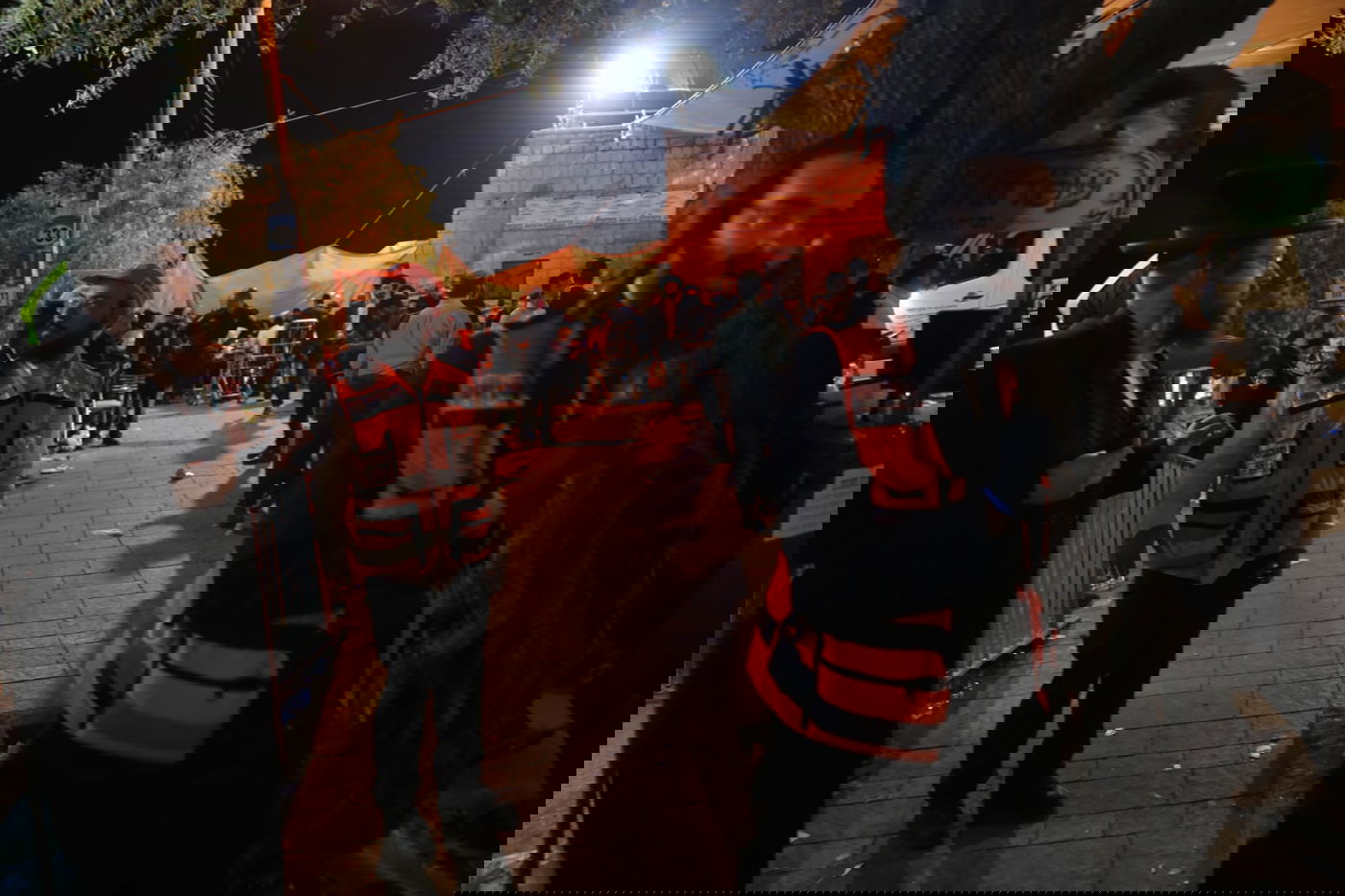 הלב שותת, ממאן להאמין: נהפך לאבל - מחולנו; אוי נא לנו