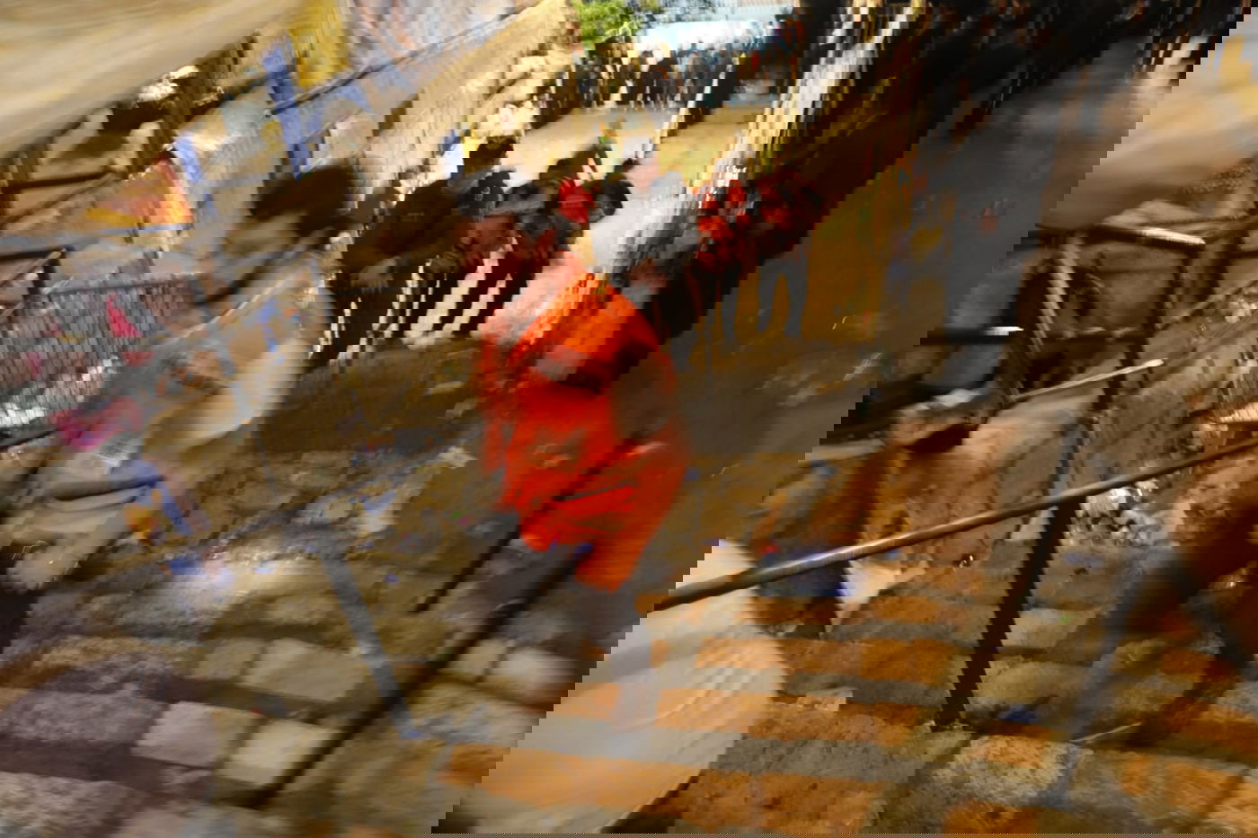 הלב שותת, ממאן להאמין: נהפך לאבל - מחולנו; אוי נא לנו