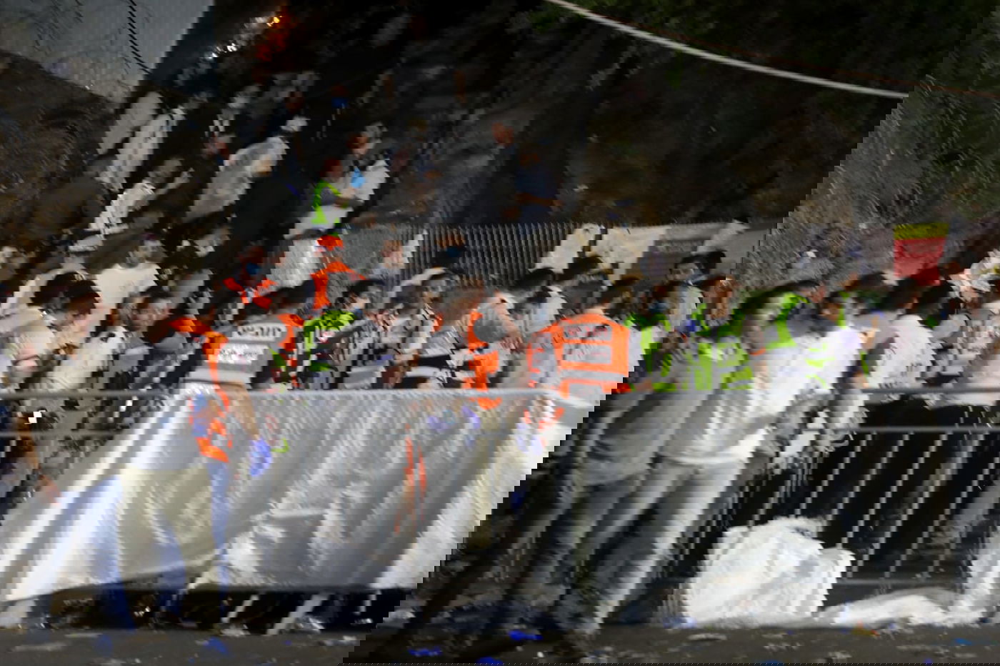 הלב שותת, ממאן להאמין: נהפך לאבל - מחולנו; אוי נא לנו