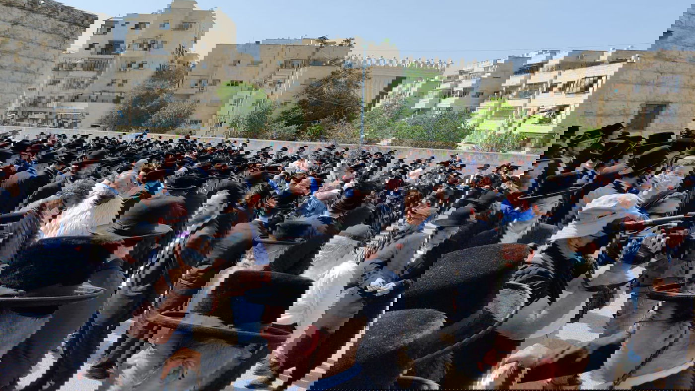 מזעזע: הילד ב'קדיש' על אביו שנהרג • צפו