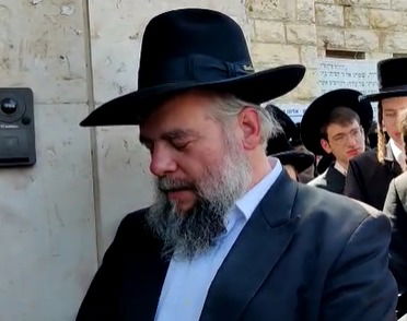 מזעזע: הילד ב'קדיש' על אביו שנהרג • צפו