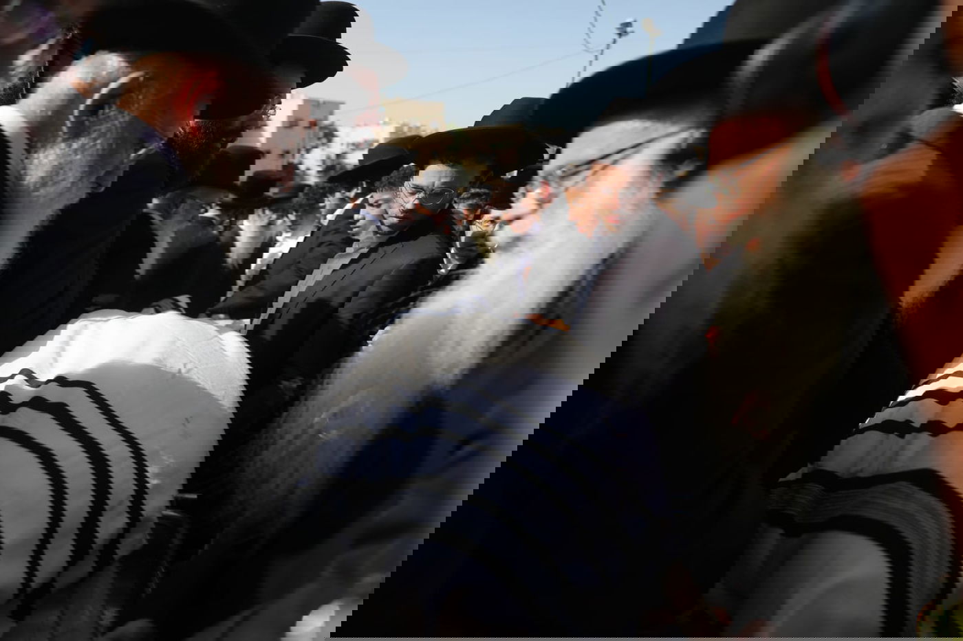 מזעזע: הילד ב'קדיש' על אביו שנהרג • צפו