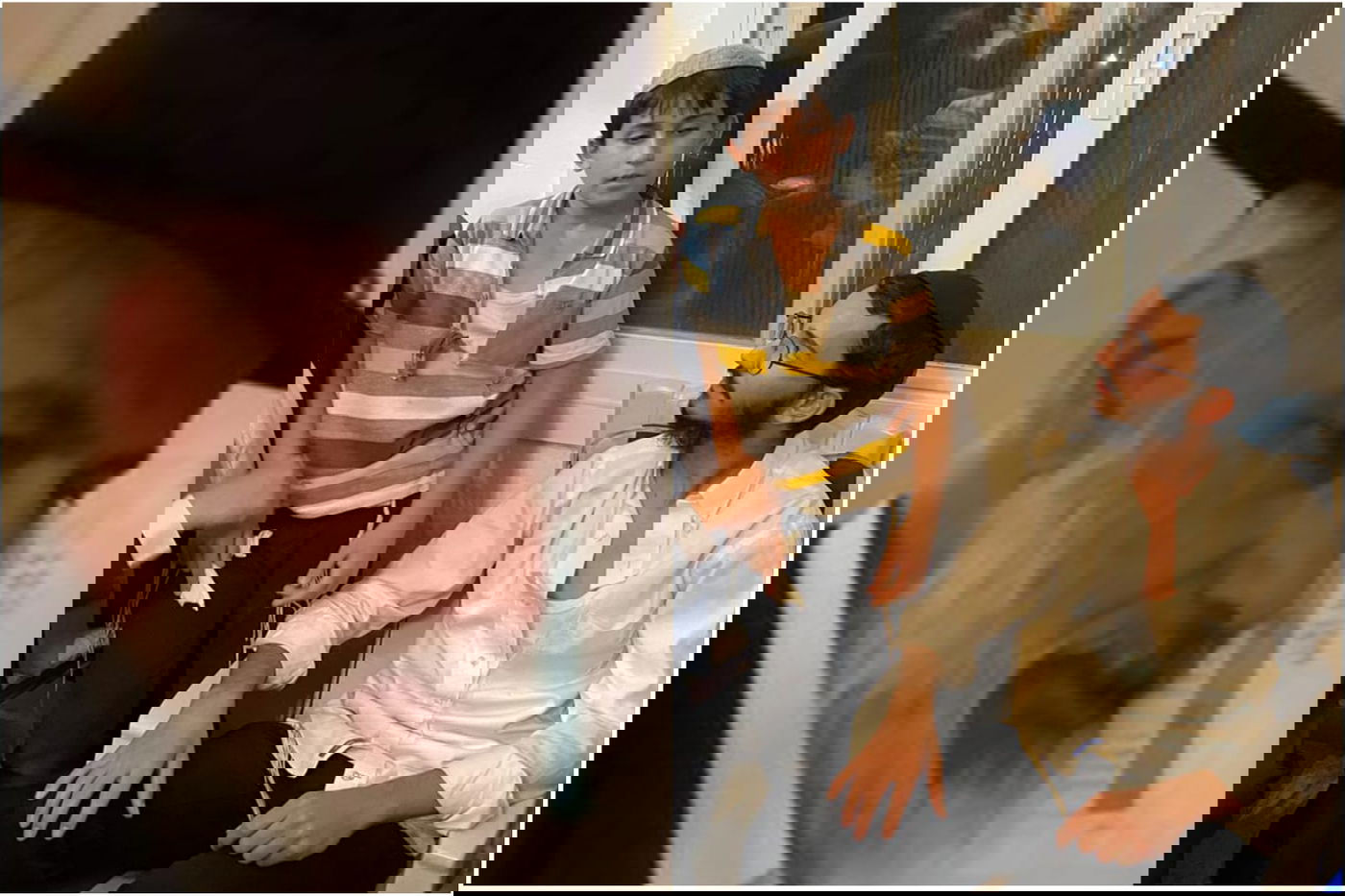 הרב אריאל צדיק ז"ל, לצד ילדיו שיבל"א היושבים שבעה