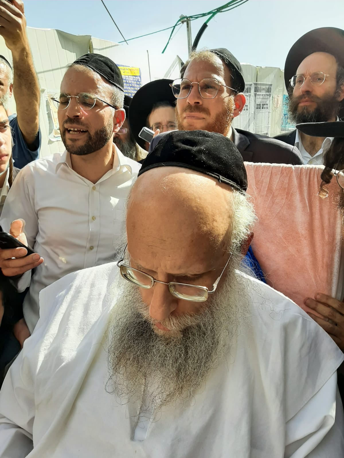 "שכבתי עם פנים אל הרצפה"; האברך שנפצע חזר למירון כדי להודות