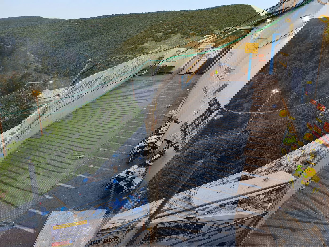 הכוננים התאספו לשיר במקום האסון במירון