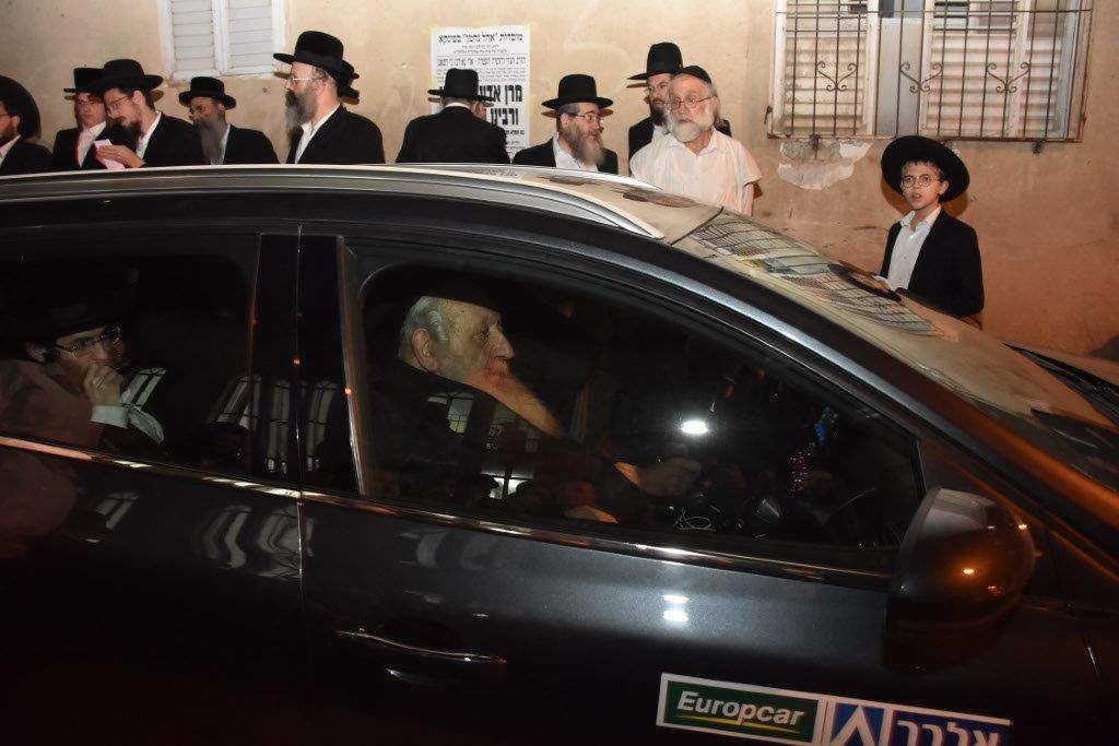 המונים בהלוויית הרבי הישיש מספינקא זצ"ל