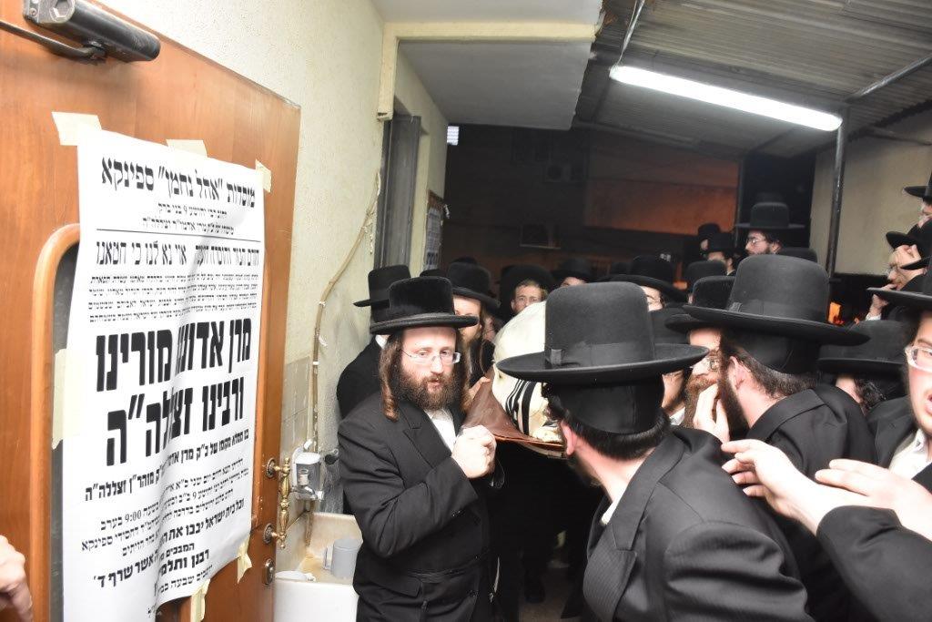 המונים בהלוויית הרבי הישיש מספינקא זצ"ל