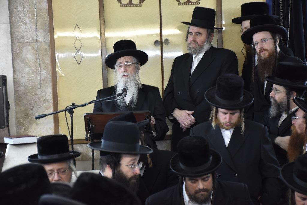 המונים בהלוויית הרבי הישיש מספינקא זצ"ל