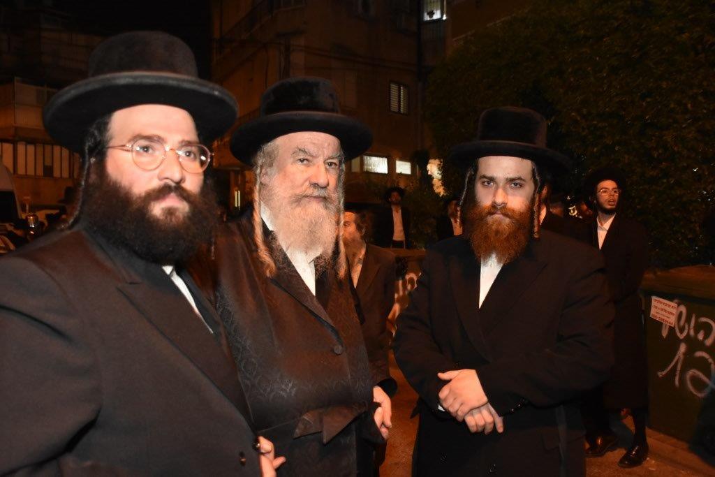 המונים בהלוויית הרבי הישיש מספינקא זצ"ל