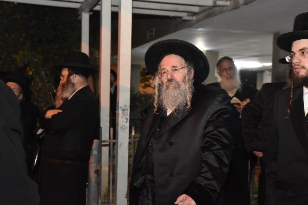 המונים בהלוויית הרבי הישיש מספינקא זצ"ל