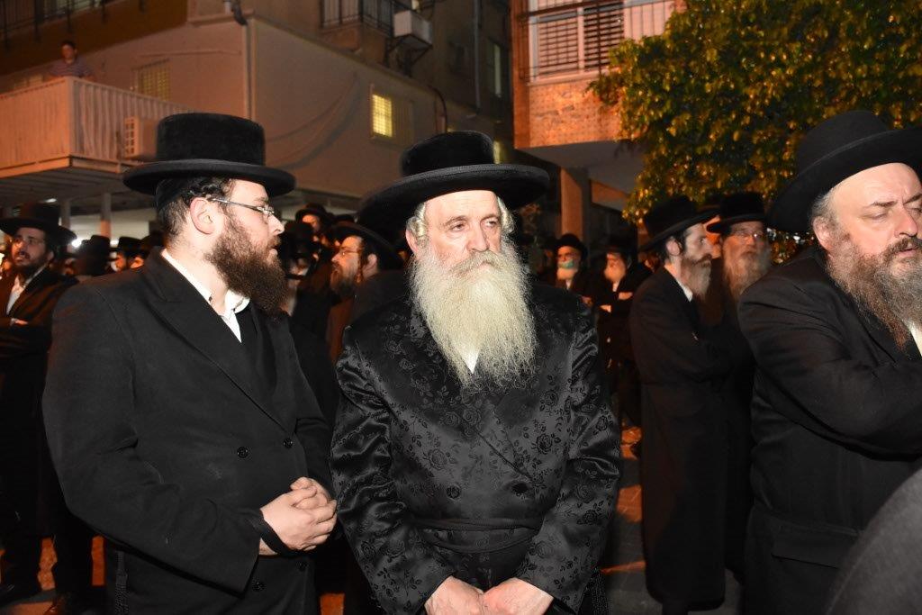 המונים בהלוויית הרבי הישיש מספינקא זצ"ל