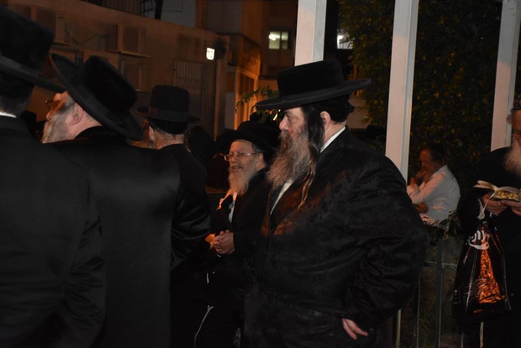 המונים בהלוויית הרבי הישיש מספינקא זצ"ל