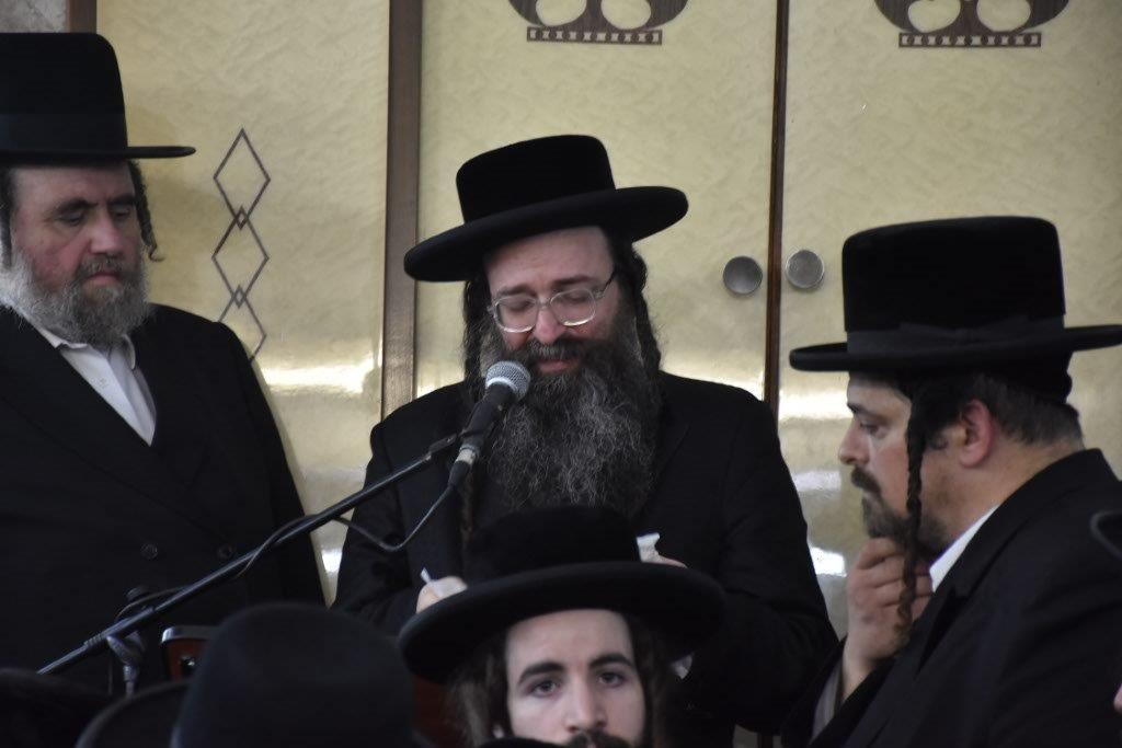 המונים בהלוויית הרבי הישיש מספינקא זצ"ל