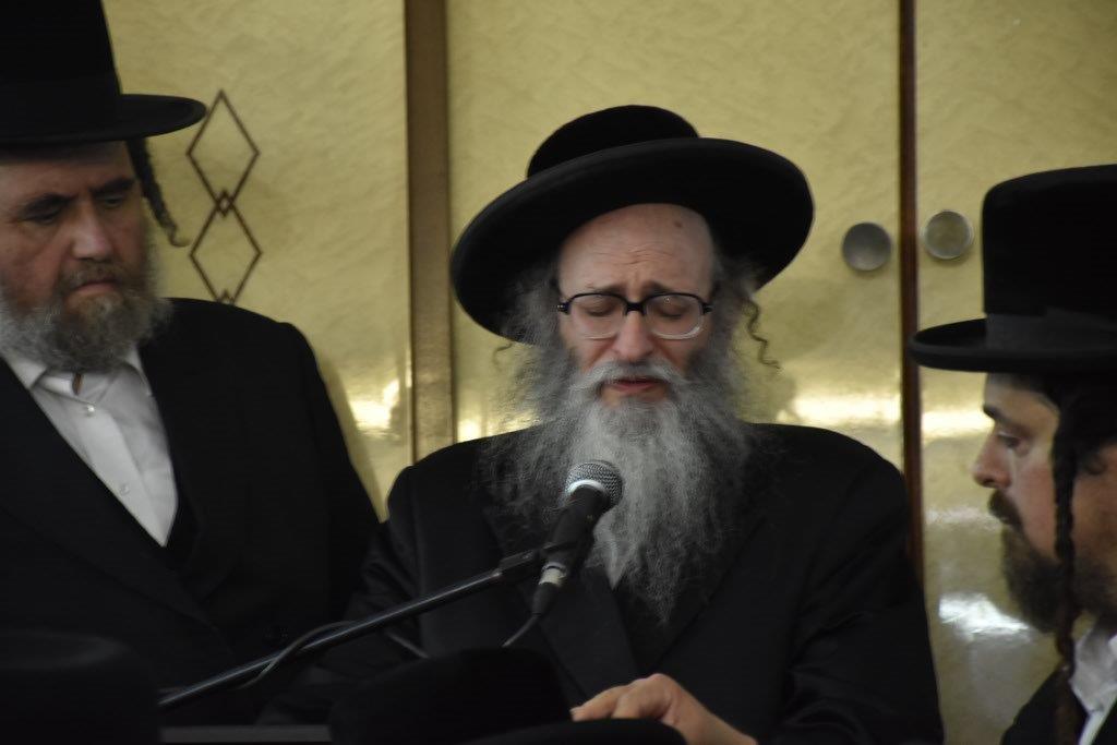 המונים בהלוויית הרבי הישיש מספינקא זצ"ל