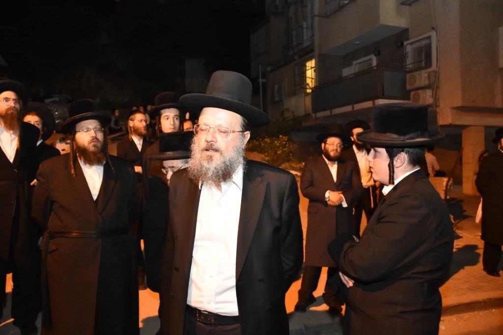 המונים בהלוויית הרבי הישיש מספינקא זצ"ל