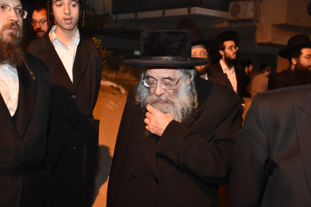 המונים בהלוויית הרבי הישיש מספינקא זצ"ל