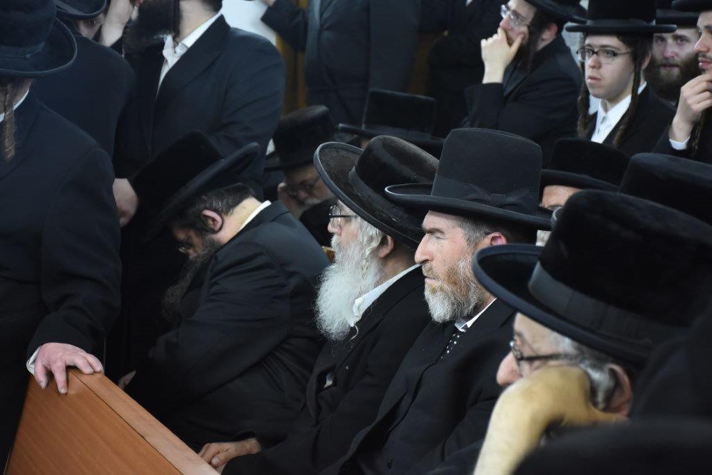 המונים בהלוויית הרבי הישיש מספינקא זצ"ל