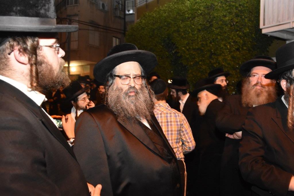 המונים בהלוויית הרבי הישיש מספינקא זצ"ל