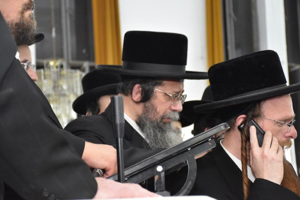 המונים בהלוויית הרבי הישיש מספינקא זצ"ל