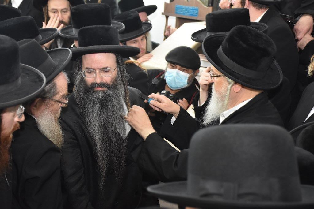 המונים בהלוויית הרבי הישיש מספינקא זצ"ל