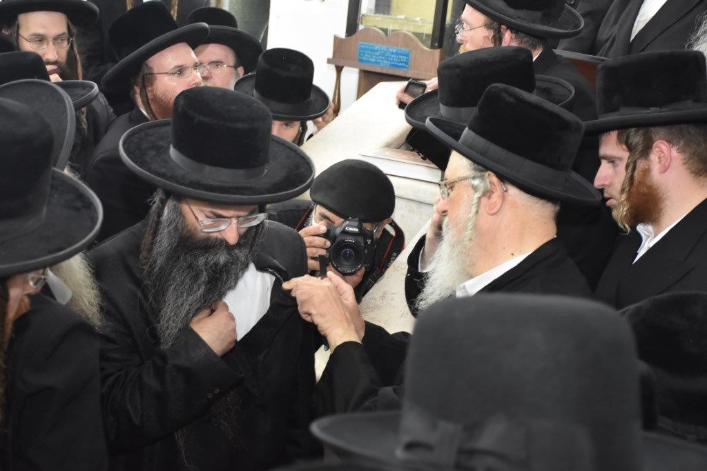 המונים בהלוויית הרבי הישיש מספינקא זצ"ל