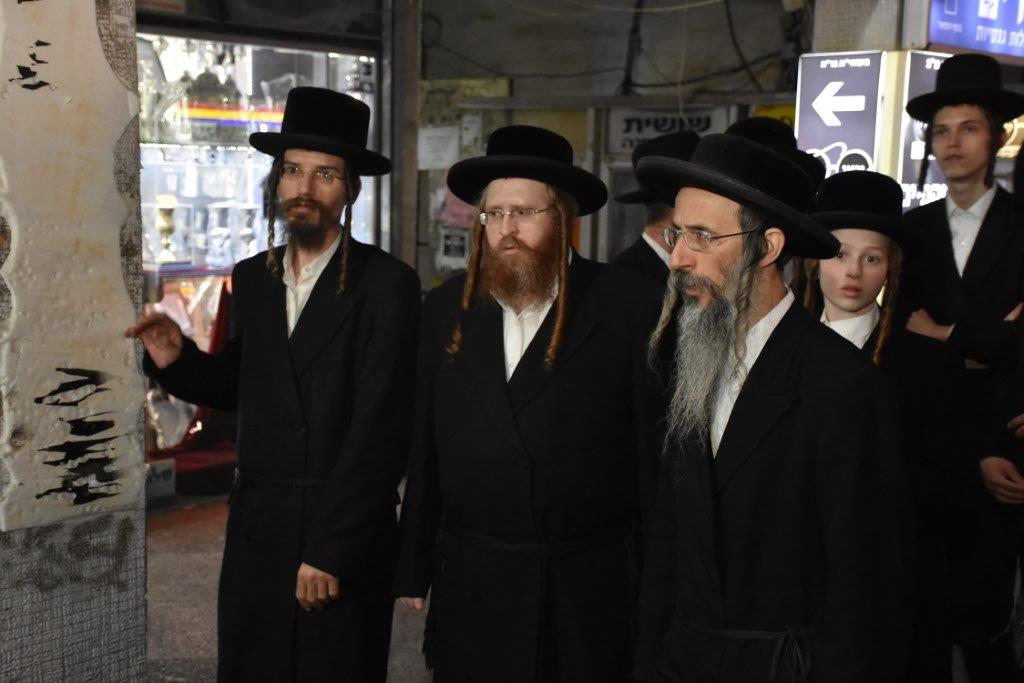 המונים בהלוויית הרבי הישיש מספינקא זצ"ל