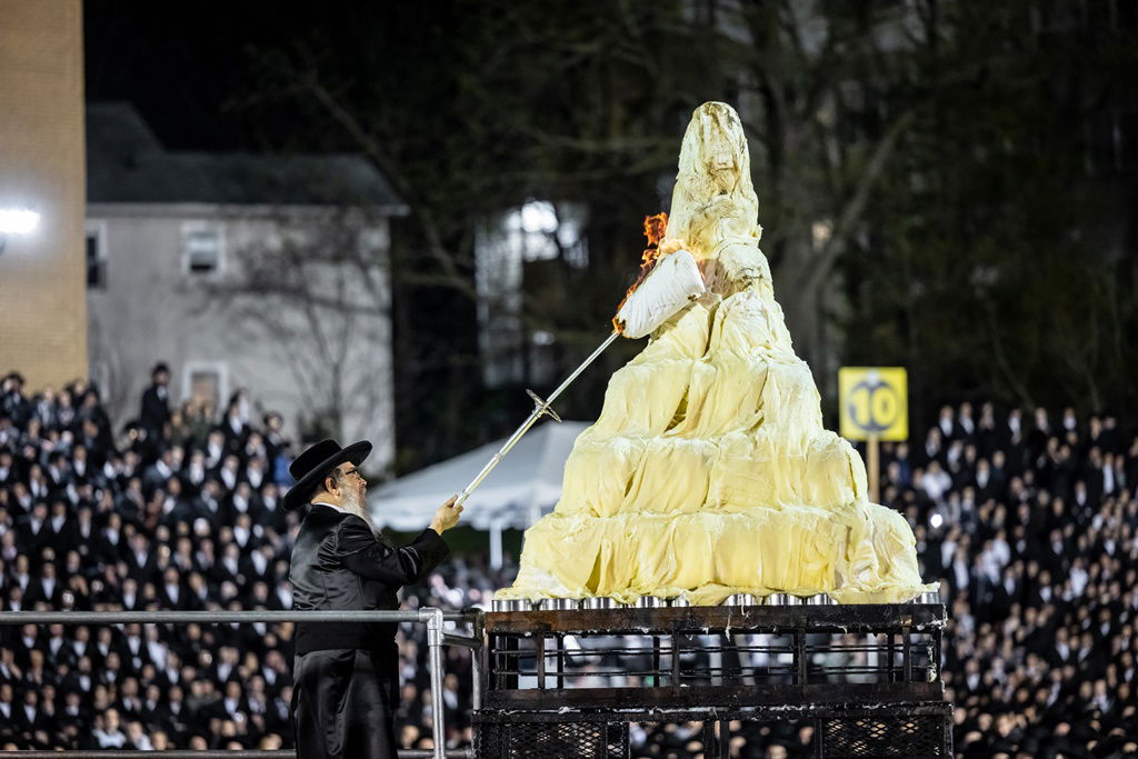 בצל האסון: כך נערכה ה'הדלקה' בסאטמר