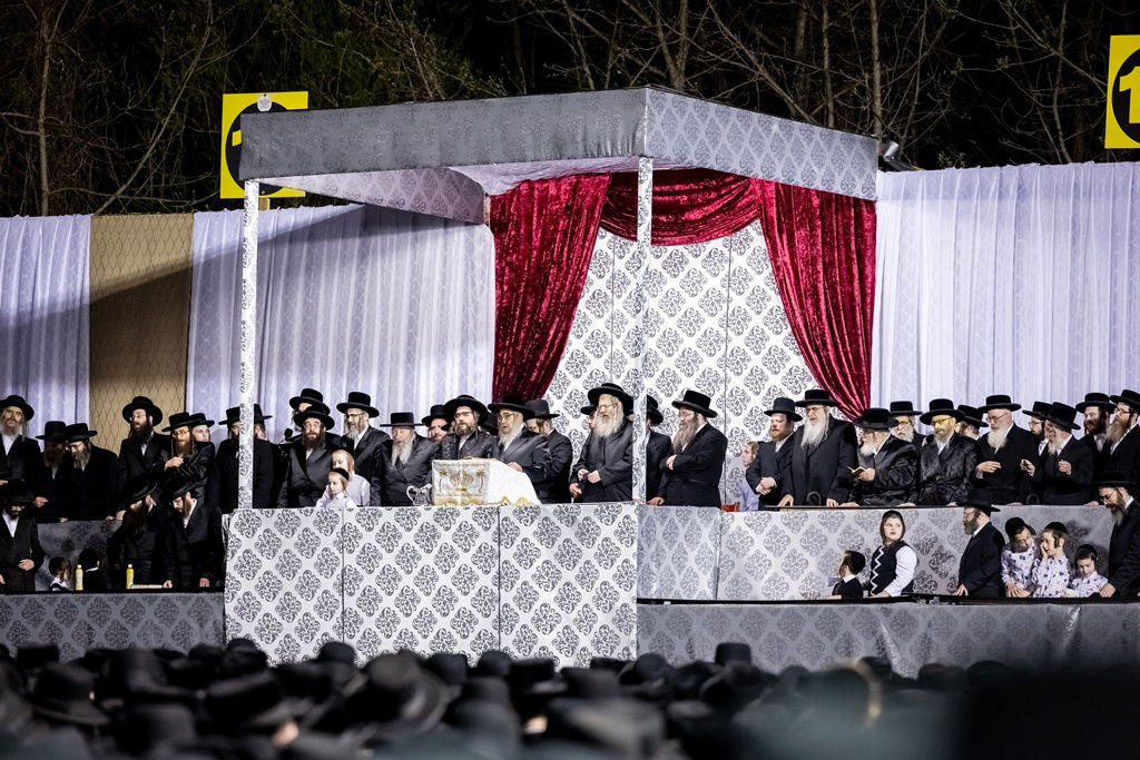 בצל האסון: כך נערכה ה'הדלקה' בסאטמר