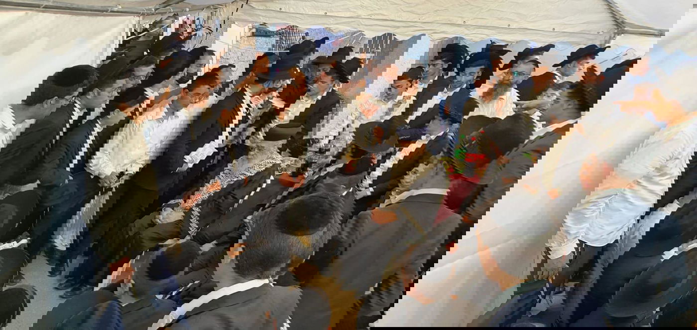 הראשון לציון הגר"י יוסף ביקר בבתי הרוגי מירון