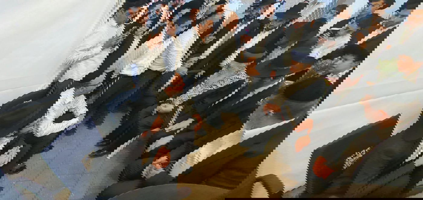 הראשון לציון הגר"י יוסף ביקר בבתי הרוגי מירון