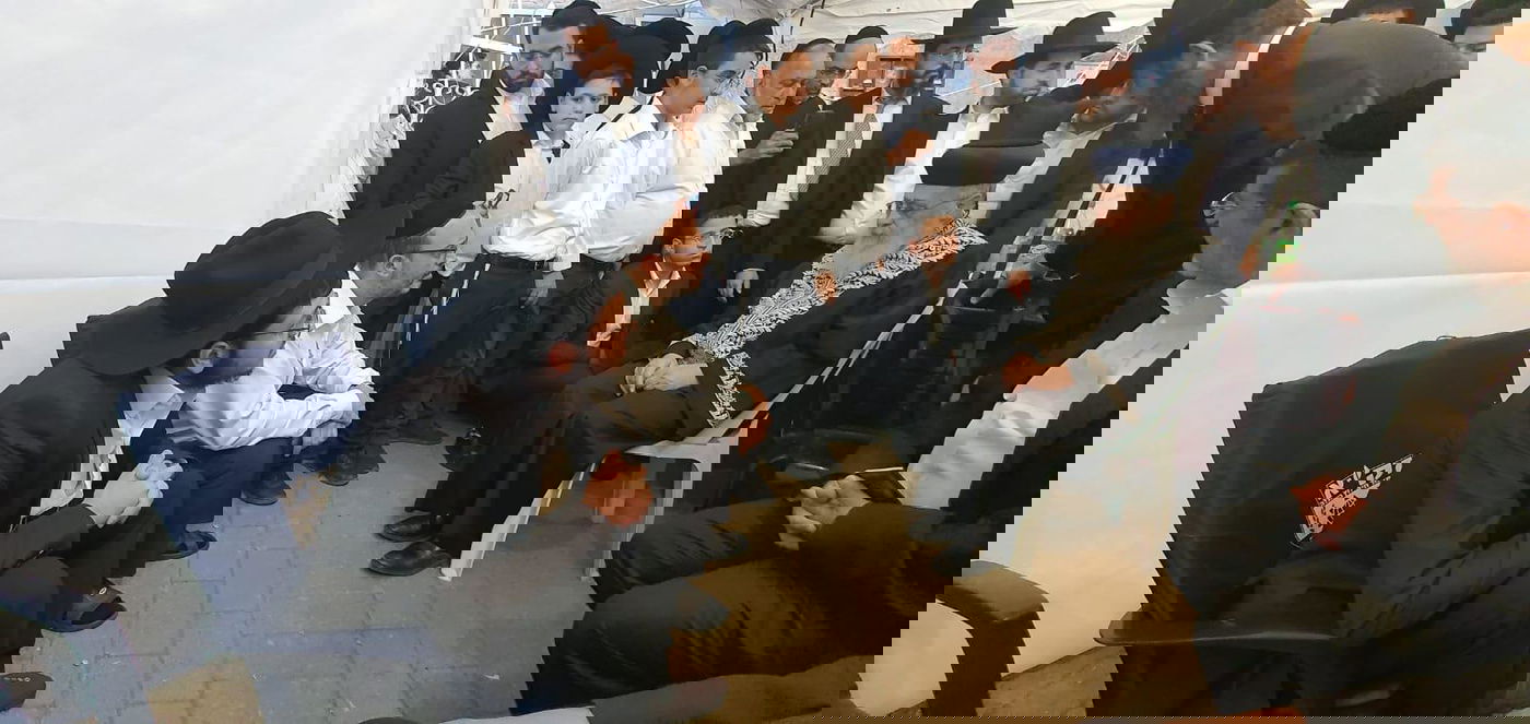 הראשון לציון הגר"י יוסף ביקר בבתי הרוגי מירון