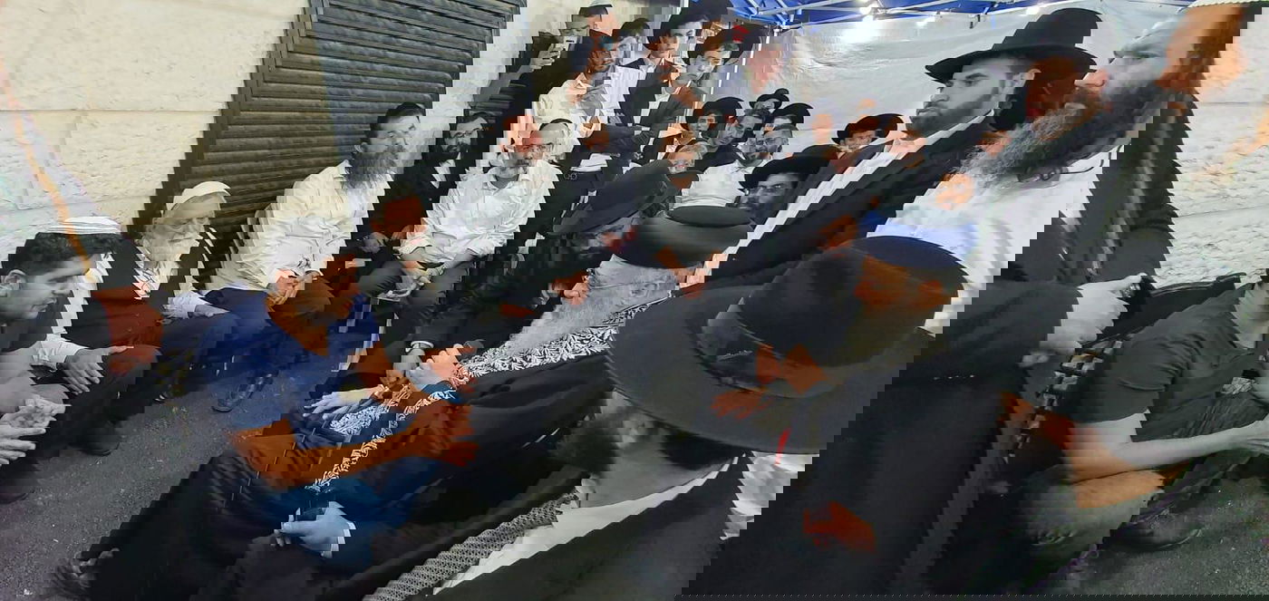 הראשון לציון הגר"י יוסף ביקר בבתי הרוגי מירון