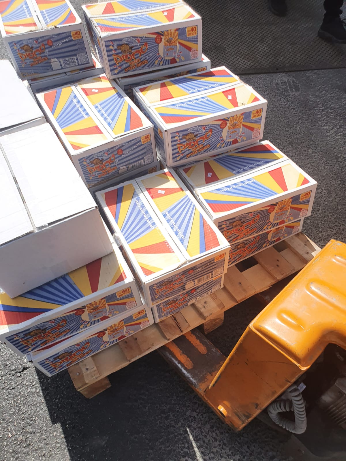 תיעוד: עשרות מארזים חולקו למשפחות מהאסון במירון