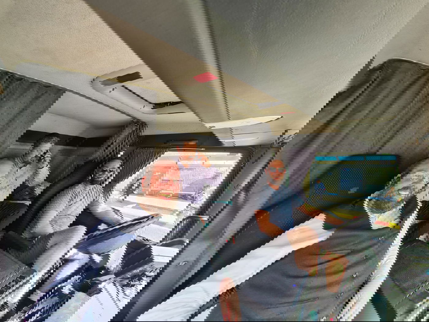 תיעוד: עשרות מארזים חולקו למשפחות מהאסון במירון