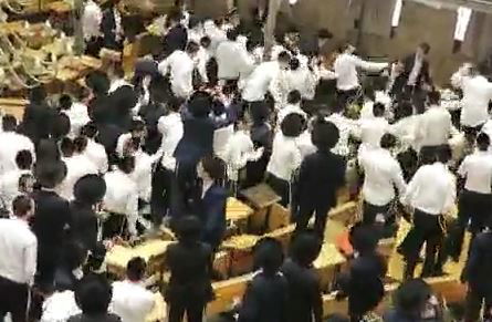 אלימות בפוניבז'