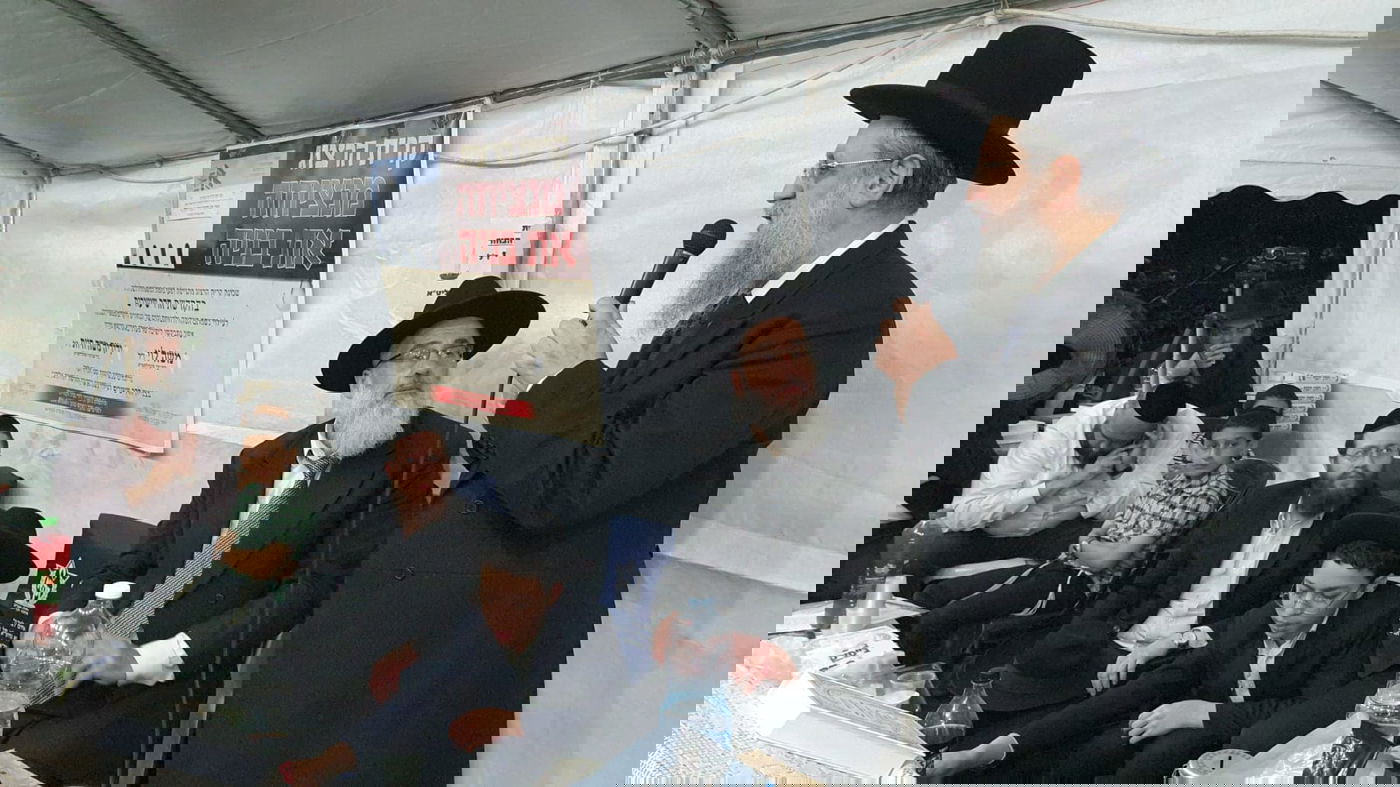 חבר המועצת בא לנחם ופרץ בבכי: "הכאב גדול, לא פשוט"