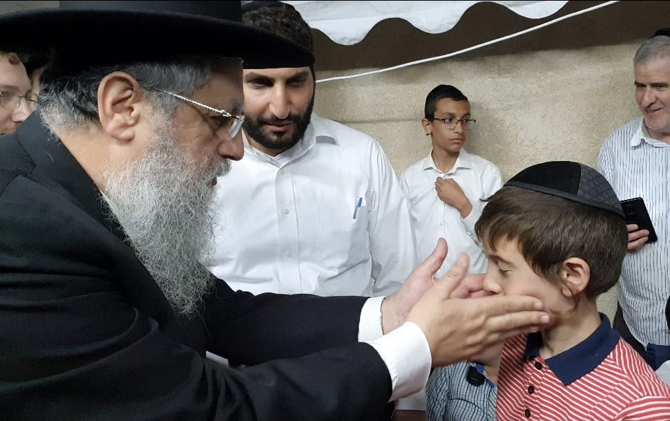 חבר המועצת בא לנחם ופרץ בבכי: "הכאב גדול, לא פשוט"