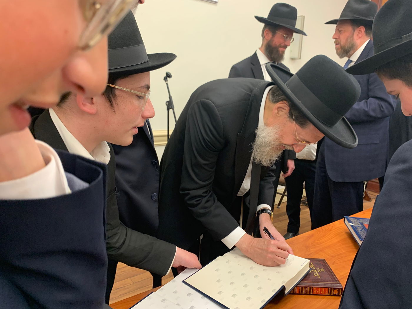 הגרב"צ קוק חיזק את הקהילות החרדיות בארה"ב; צפו